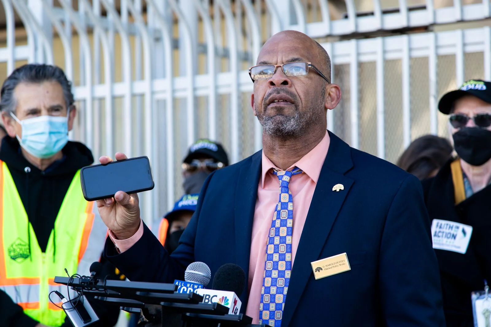 Former city official Harold Duffey, shown at a press conference in 2022, engaged in inappropriate texting with Jestin Johnson. Credit: Amir Aziz/The Oaklandside