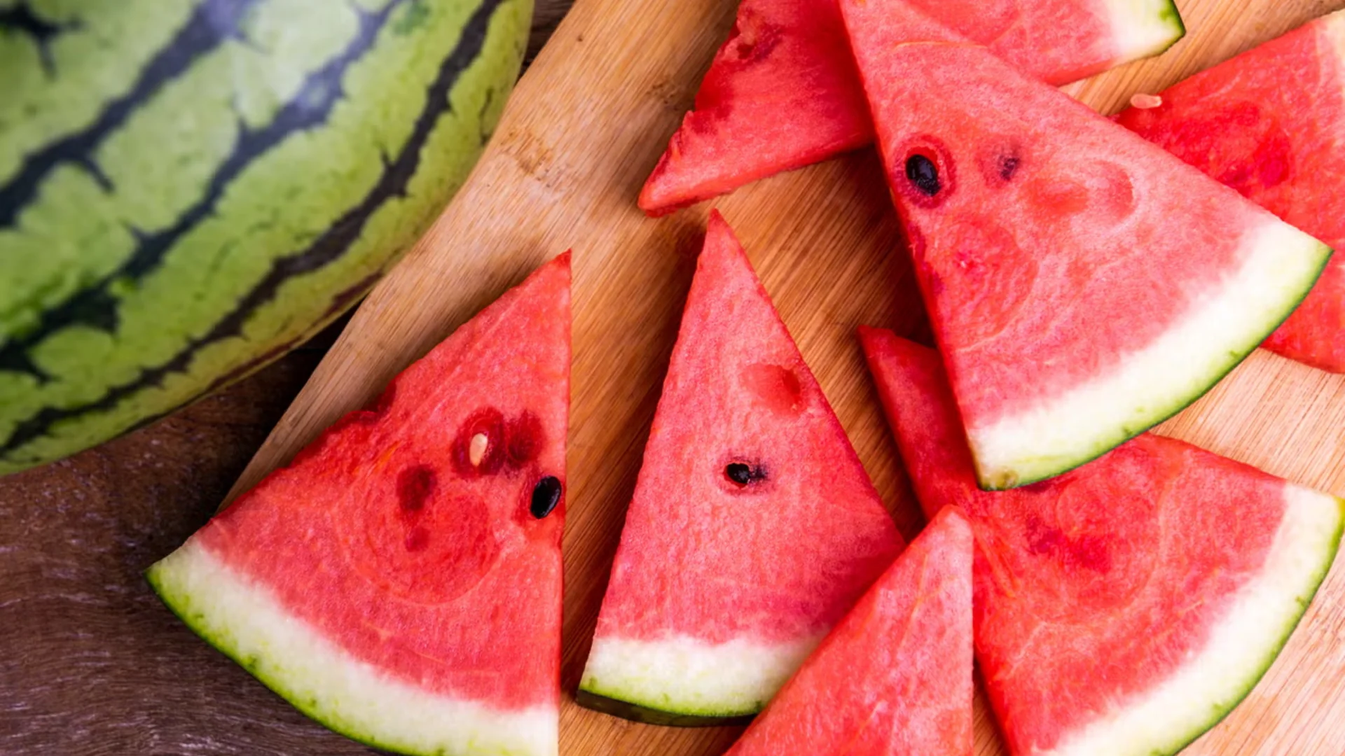 An excessive intake may raise blood sugar levels, especially in people with diabetes or weight concerns. Fresh juice without added sugar is always the better choice.