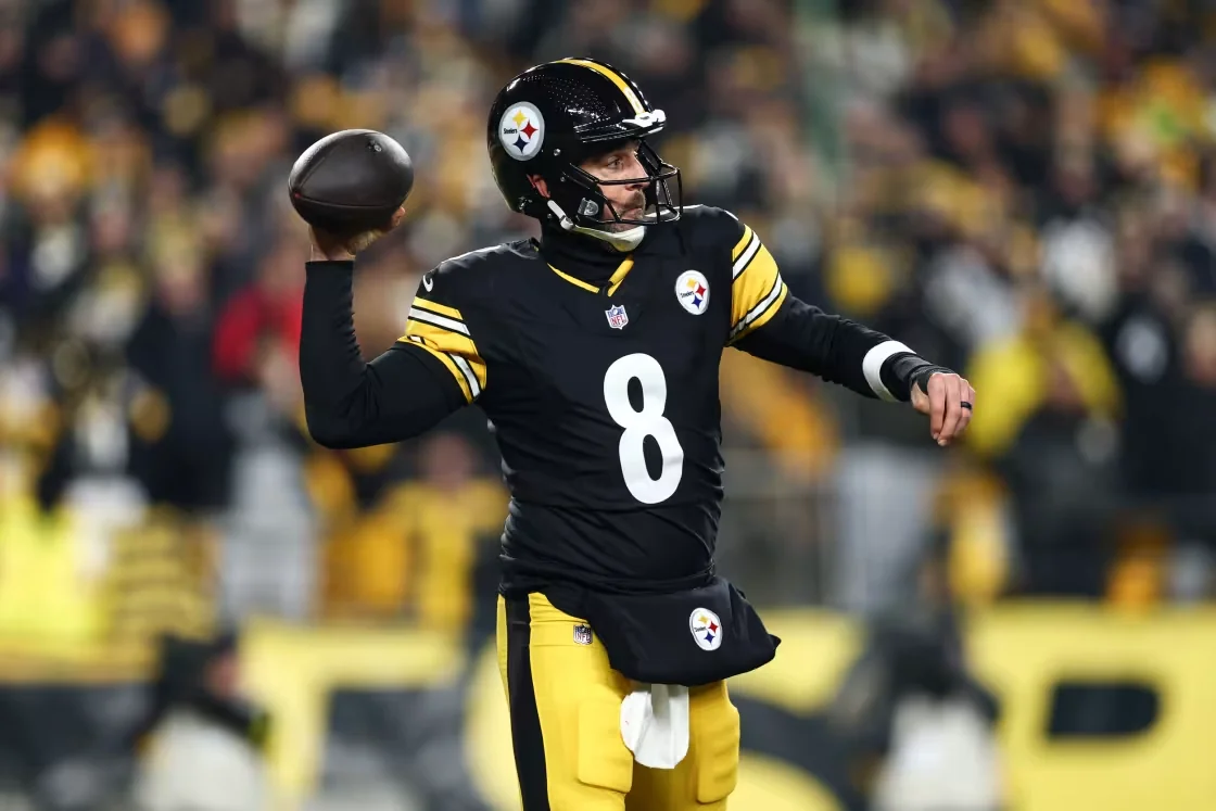 Rodgers passes against the Baltimore Ravens.Kevin Sabitus / Getty Images