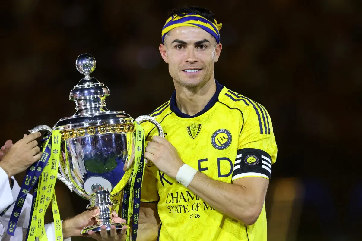Nassr’s Portuguese forward #07 Cristiano Ronaldo poses with the trophy after winning the Saudi Pro League title at the end of the football match against Damac at the Al-Awwal Park Stadium in Riyadh on May 21, 2026. (Photo by Fayez NURELDINE / AFP)