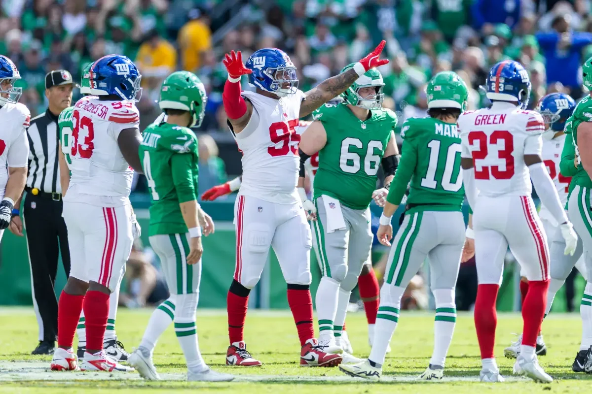 New York Giants defensive tackle Roy Robertson-Harris (95) reacts after a missed field goal during the first half at Lincoln Financial Field, Sunday, Oct. 26, 2025, in Philadelphia, PA.