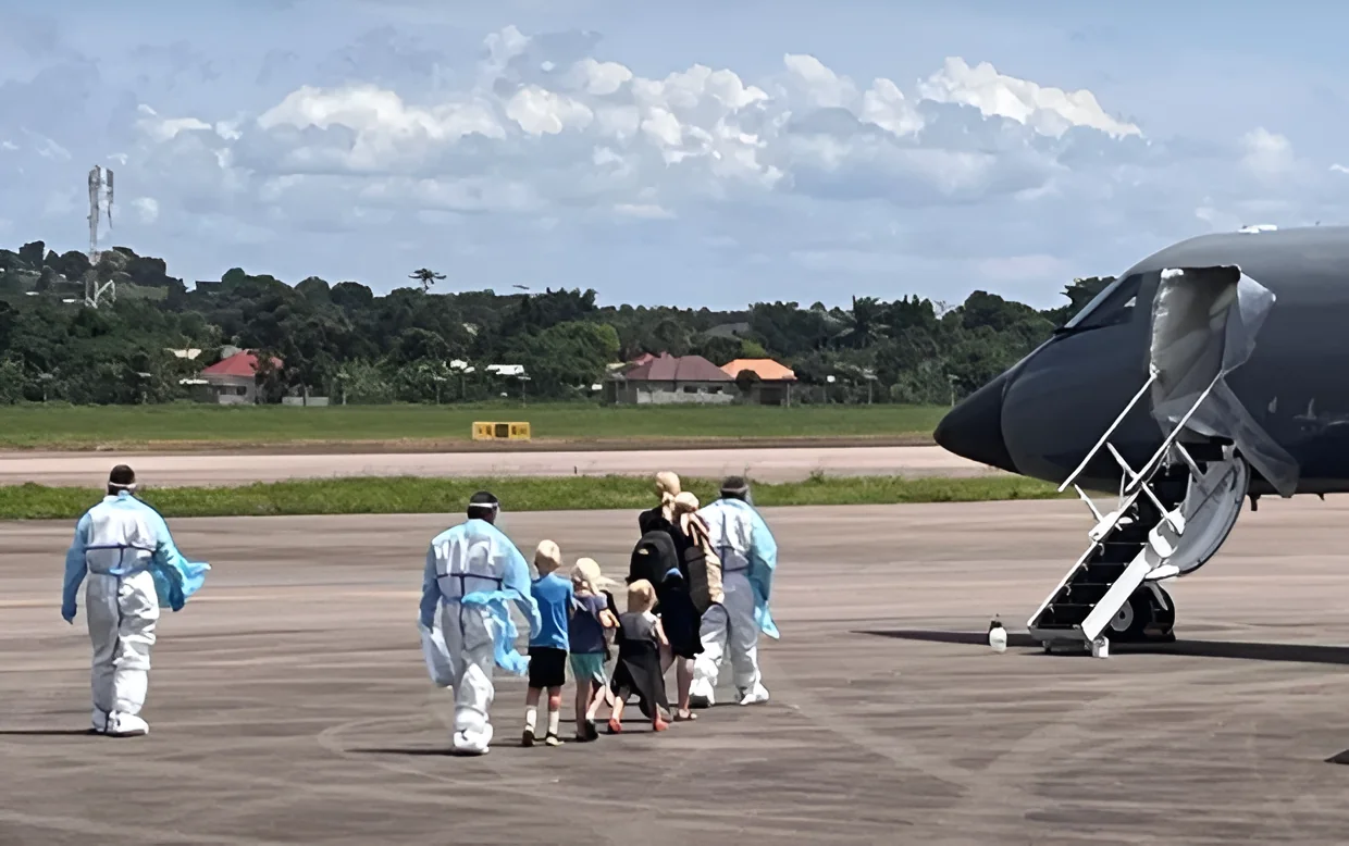 Dr. Rebekah Stafford and her four children evacuate Africa. Serge