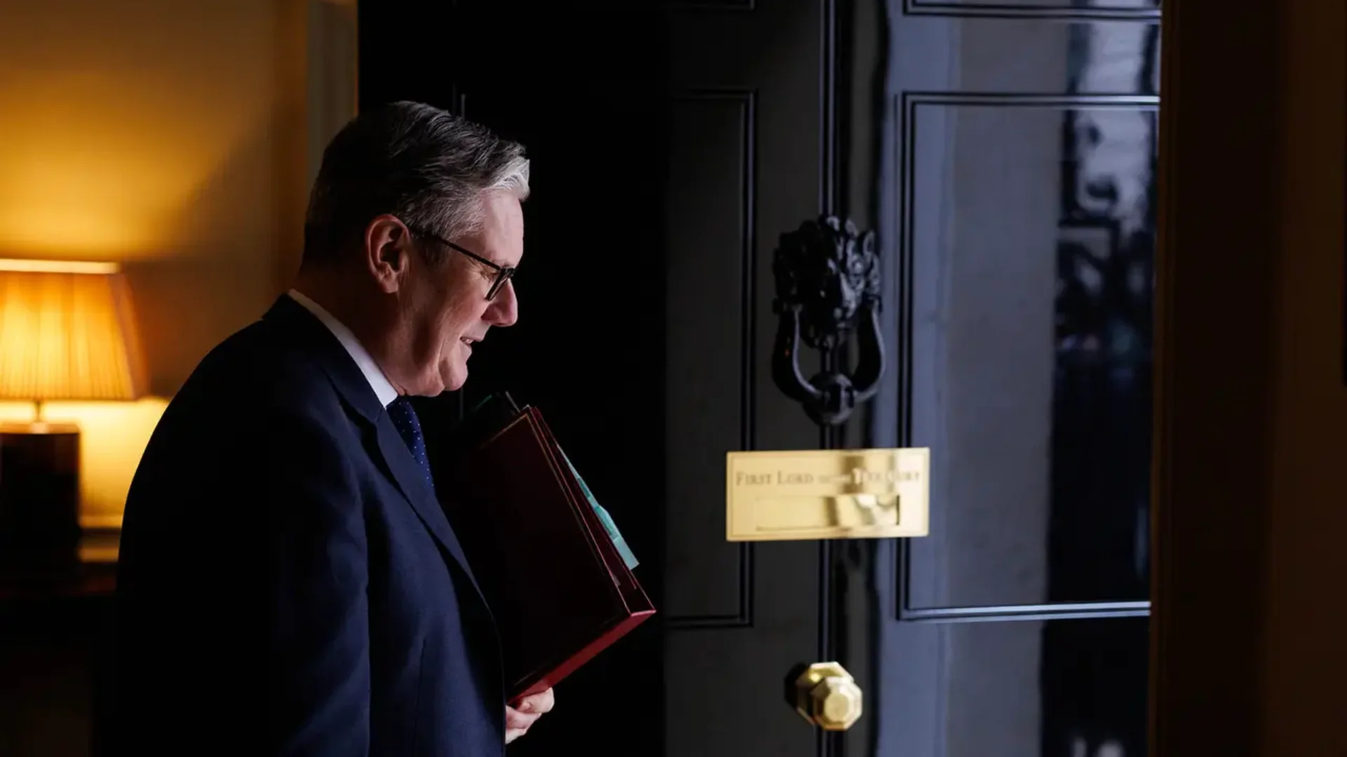 Starmer Resigns as UK PM, Clears Path for Burnham