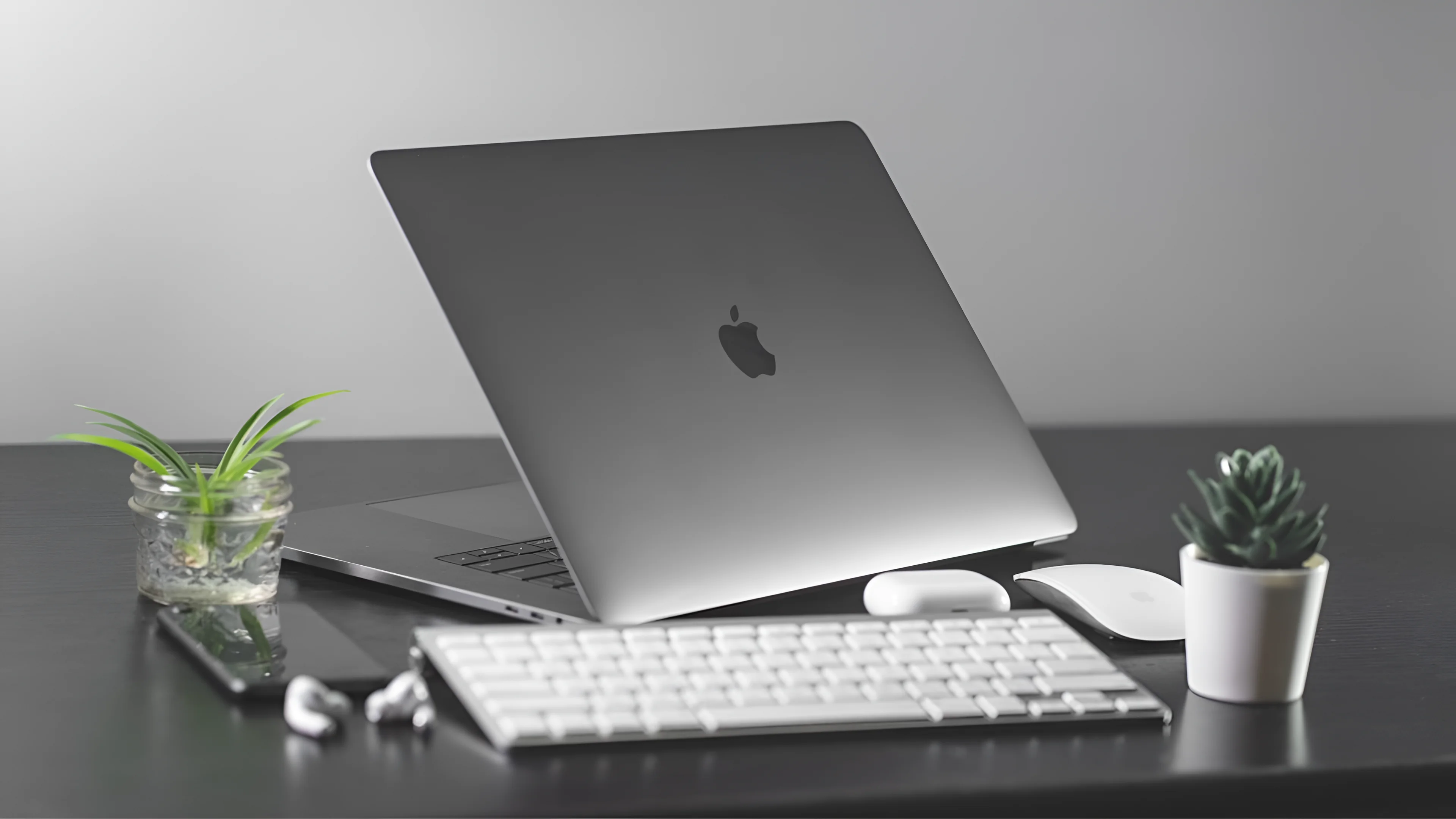 Apple Raises MacBook and iPad Prices Up to 25% as Memory Shortage Bites. Photo: Jean-Daniel Francoeur