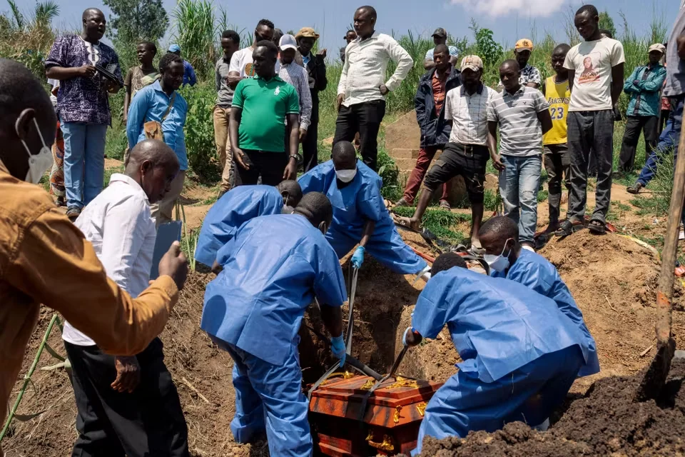 The burial of Kasande Kisembo, an eight-year-old girl who died from the Ebola virus, in Bunia, eastern Democratic Republic of Congo, June 21, 2026. PHILÉMON BARBIER/HORS FORMAT FOR LE MONDE