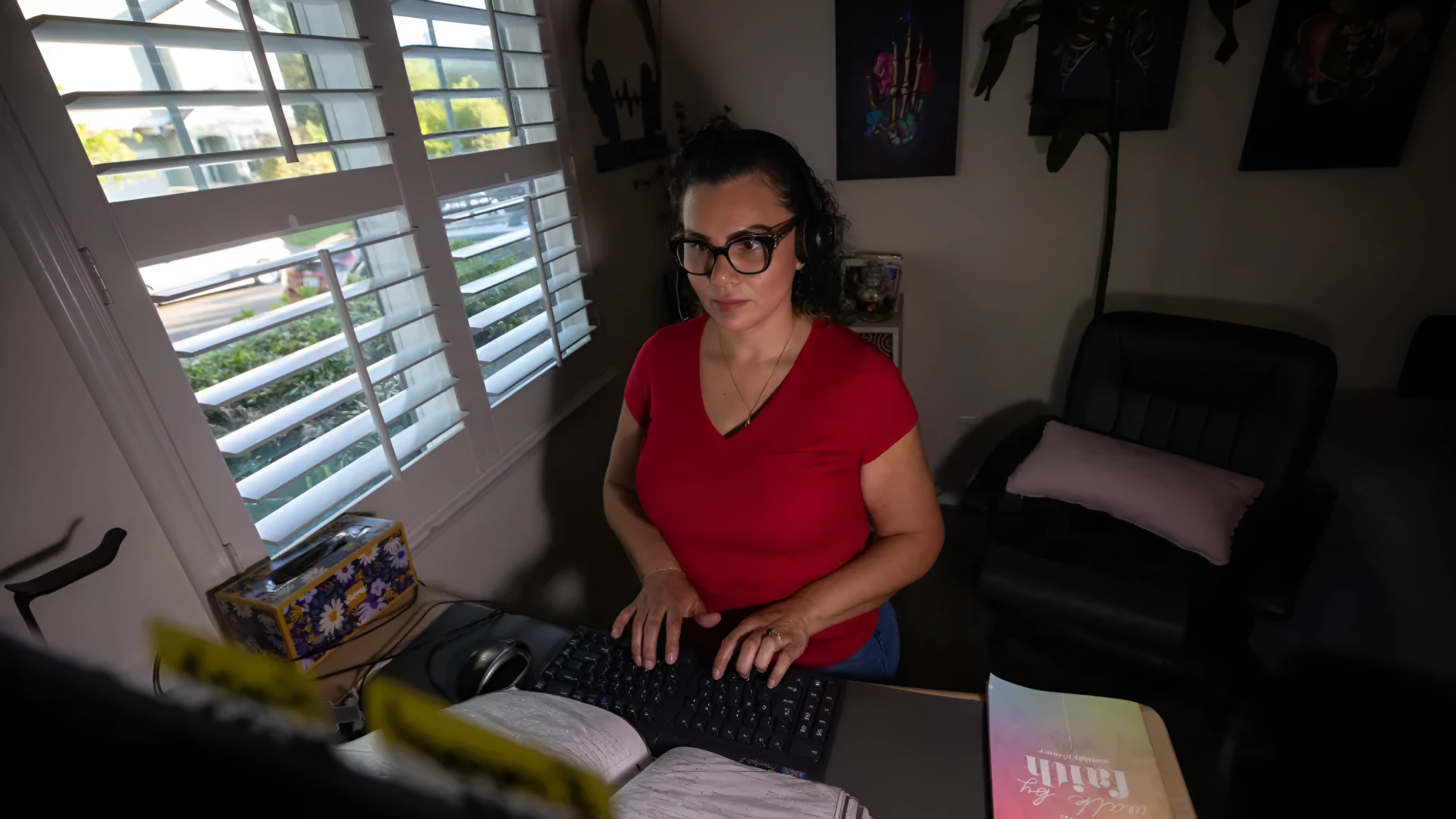 Raquel Alvarez Sanchez, a Kaiser Permanente advice nurse, works from home amid concerns over AI workplace monitoring. (P