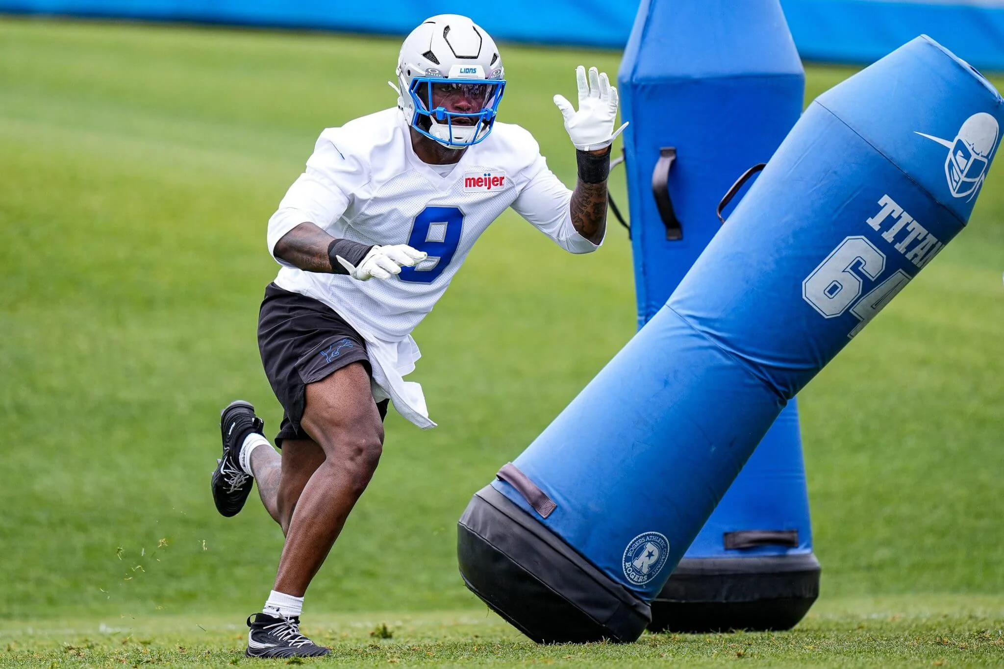 The Lions selected Derrick Moore with the 44th overall pick in the 2026 NFL Draft. How quickly will he find his way into the lineup?Junfu Han / Imagn Images