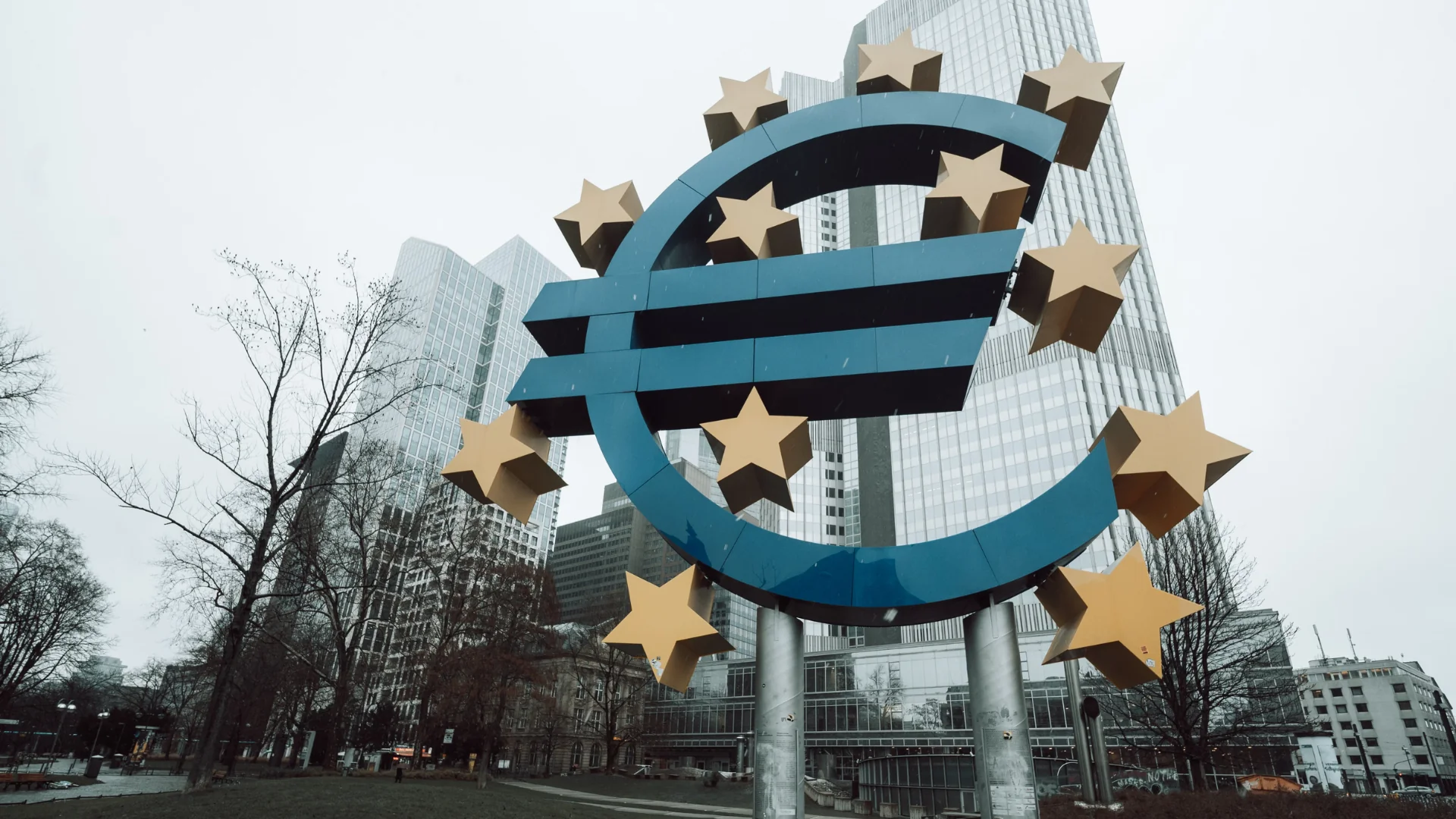 The iconic Euro sculpture in front of Frankfurt's skyscrapers on a winter day. Credit: Masood Aslami.