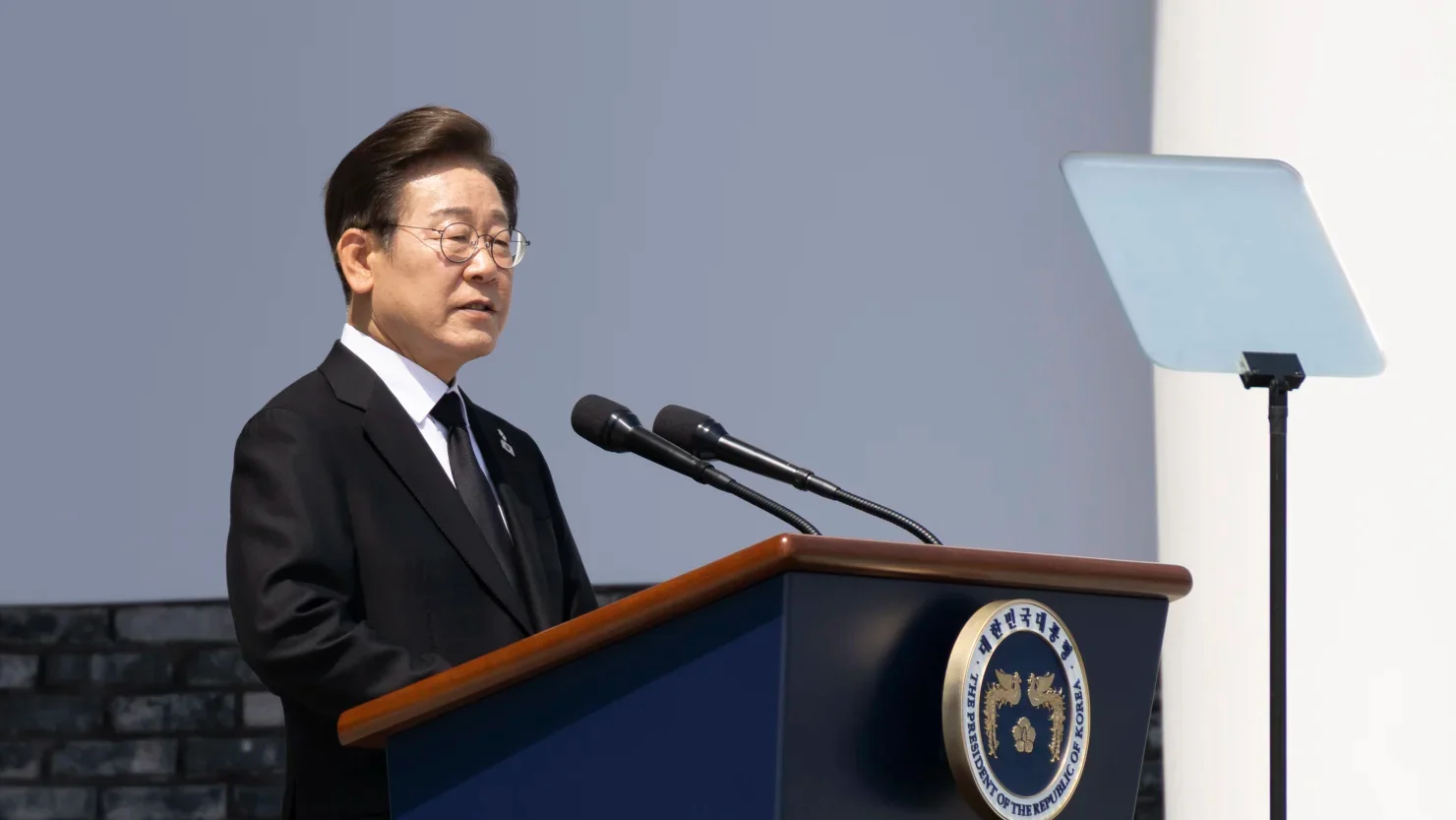 South Korean President Lee Jae-myung speaks at the 70th Memorial Day ceremony at Seoul National Cemetery. Photo: Jeon He