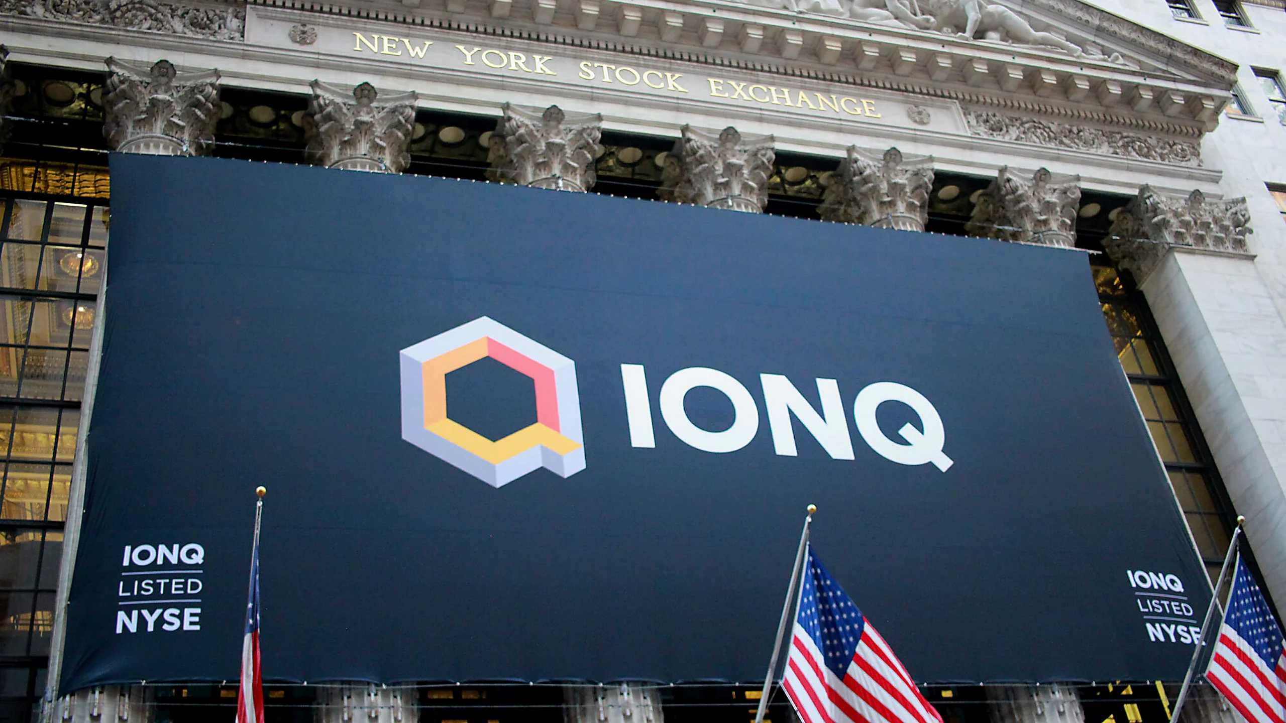 IonQ banner on the New York Stock Exchange facade. Photo: IonQ, Inc. / SOPA Images via Getty Images.