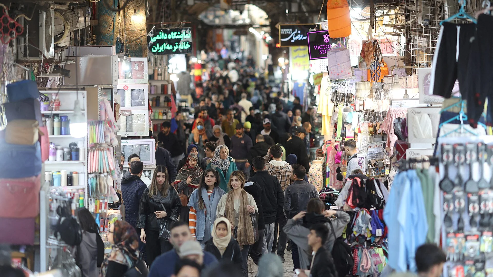 People shopping at the bustling Tehran Bazaar in Iran. Photo: Majid Asgaripour/WANA via REUTERS.